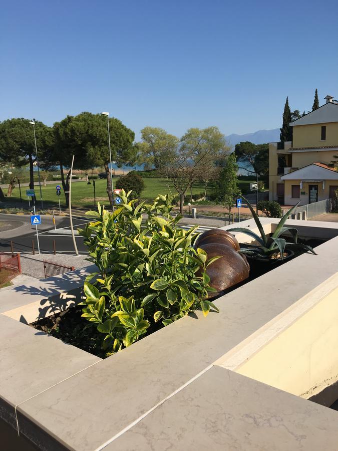 Hotel Margherita Meuble Sirmione Exterior photo